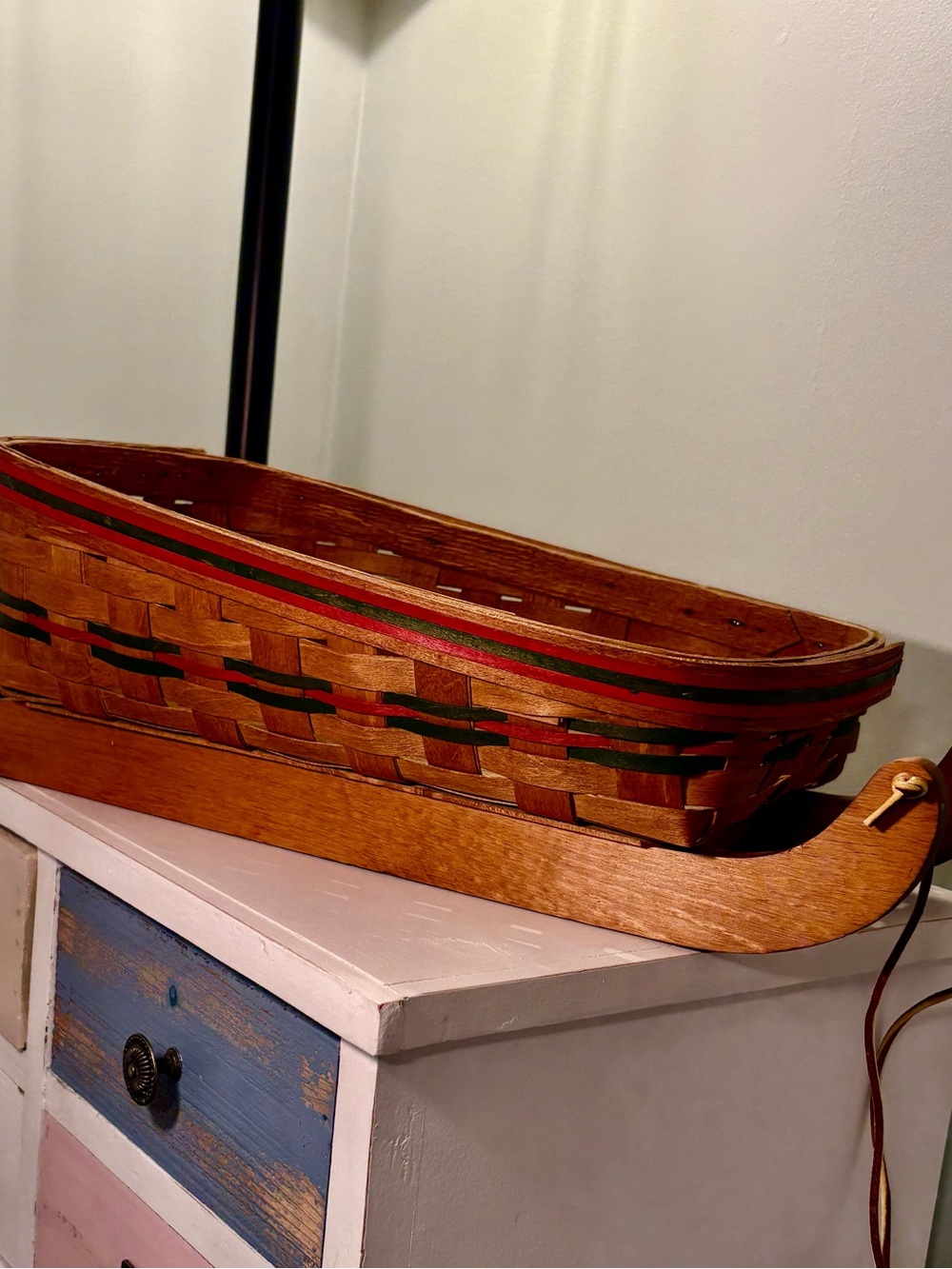 CHRISTMAS IN JULY-Henn Medium Sleigh Basket-Excellant condition